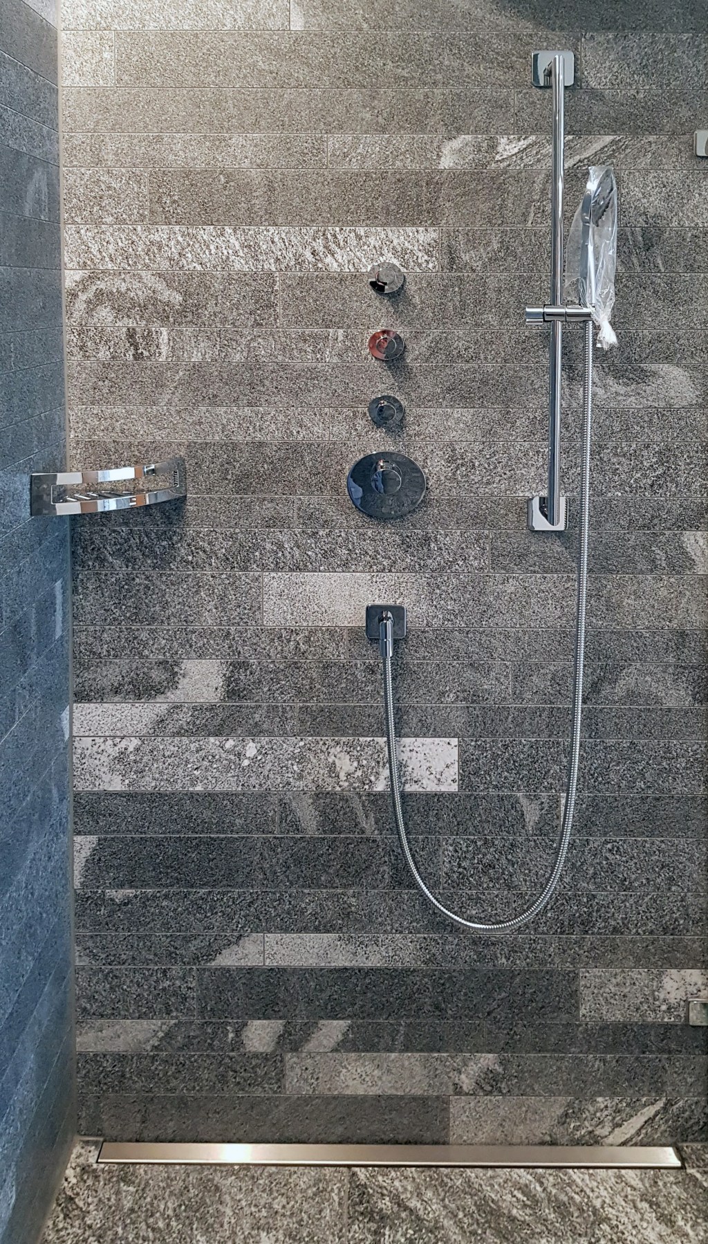 Dusche, Eigentumswohnung / Shower,&nbsp;Condo